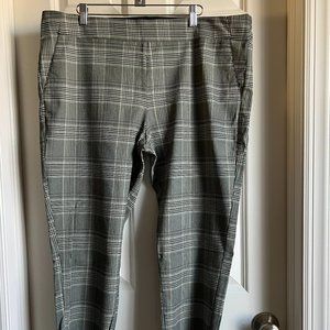 Simply Vera Vera Wang Gray Plaid Capris